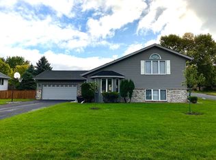 1438 Blackhawk Lake Dr, Eagan, MN 55122