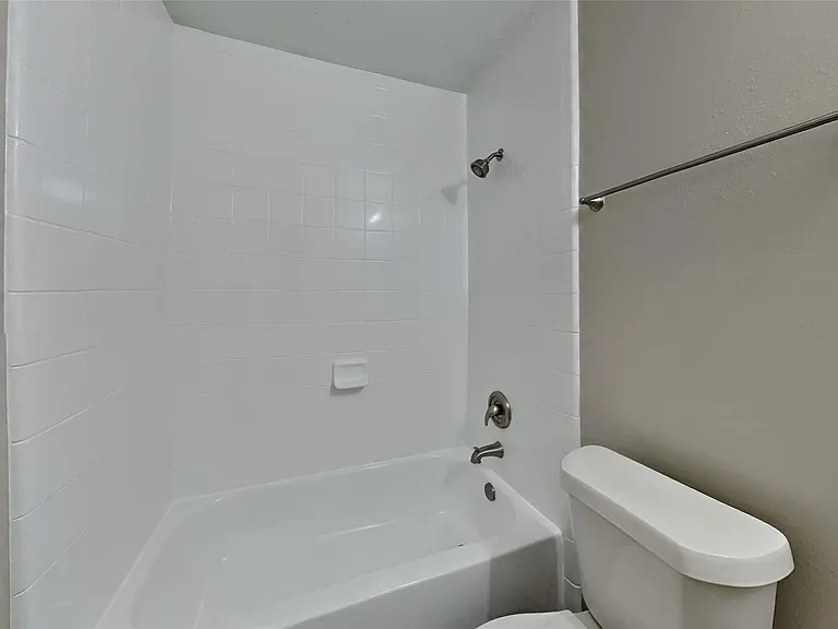 814 Gunnison — Photo 17
