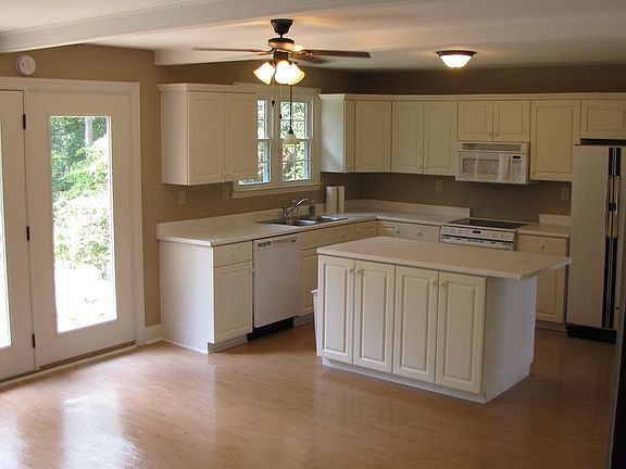 3rd image of 803 Knollwood Dr
