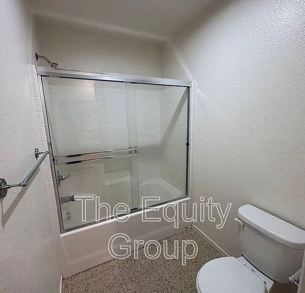 2106 W Lark Ave — Photo 9
