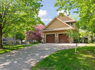 19080 Azure Rd, Deephaven, MN 55391