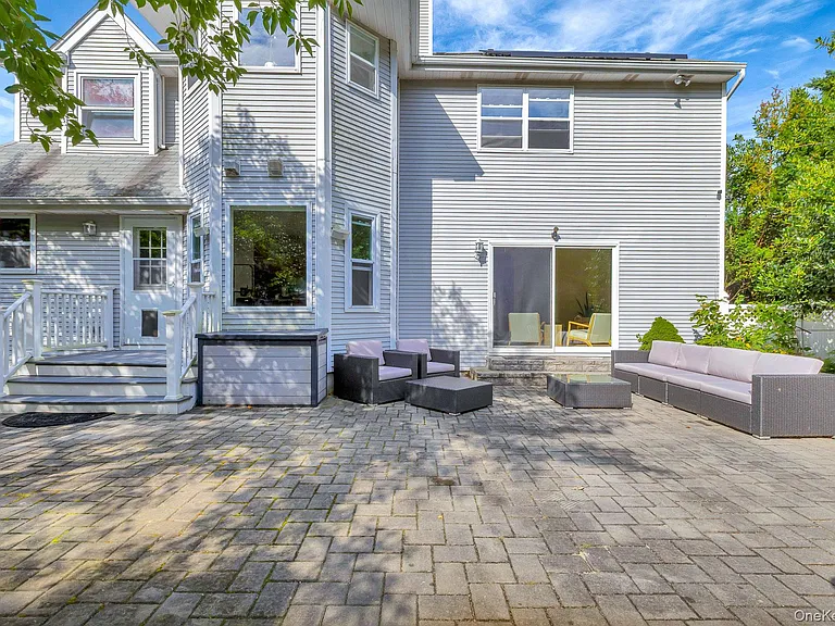 65 Mayfair Rd — Photo 24