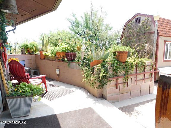 3rd image of 2916 E Loma Alta Dr