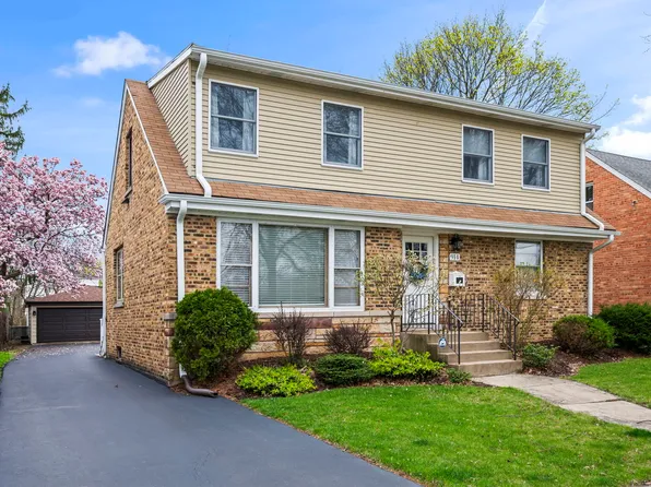 914 N Kennicott Ave, Arlington Heights, IL 60004