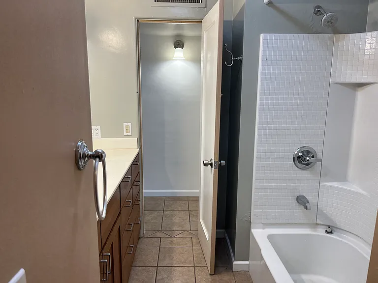 701 Center Ave — Photo 12