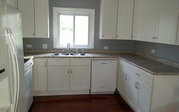 5th image of 325 Hawthorne Ln