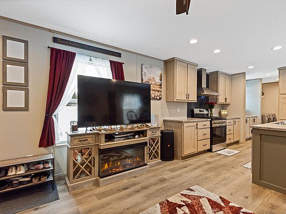 3rd image of 529 Phillips Corner Road