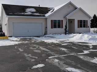 12 Cricket Ct, Wynantskill, NY 12198