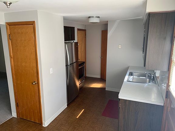 3rd image of 107 E Summerset Ln