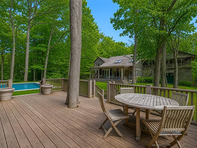 1280 Town Line Rd — Photo 2