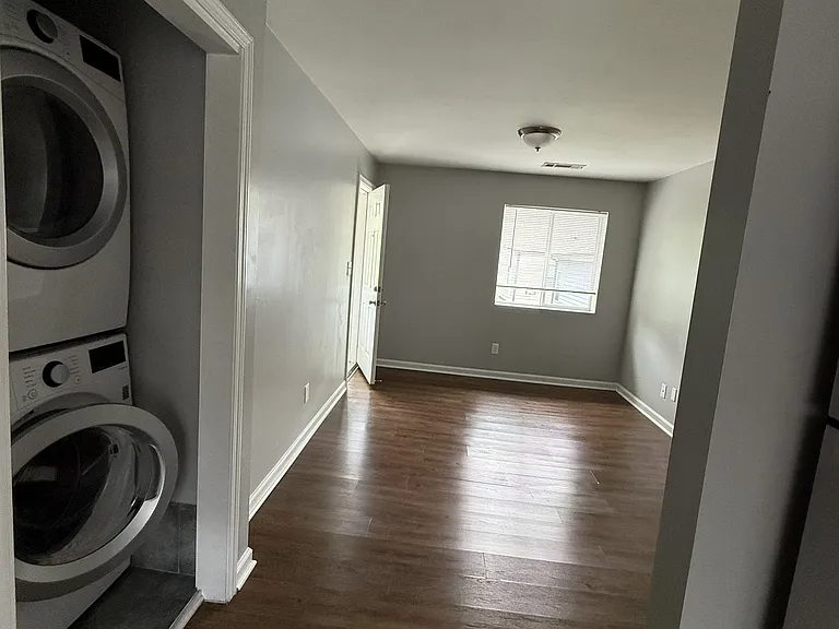 641 Formwalt St SW #4 — Photo 8