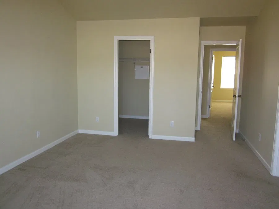 4 bed, 2.5 bath, 2015 sqft, $2,150 — Photo 4