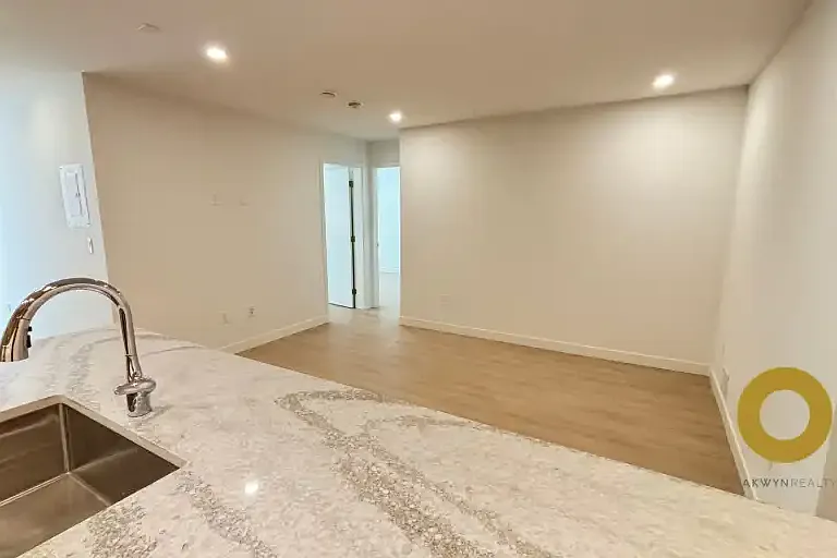 572 Verona Pl #1A — Photo 5