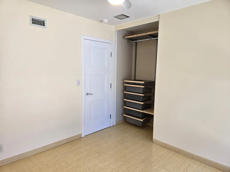 6925 Hyde Park Dr — Photo 15