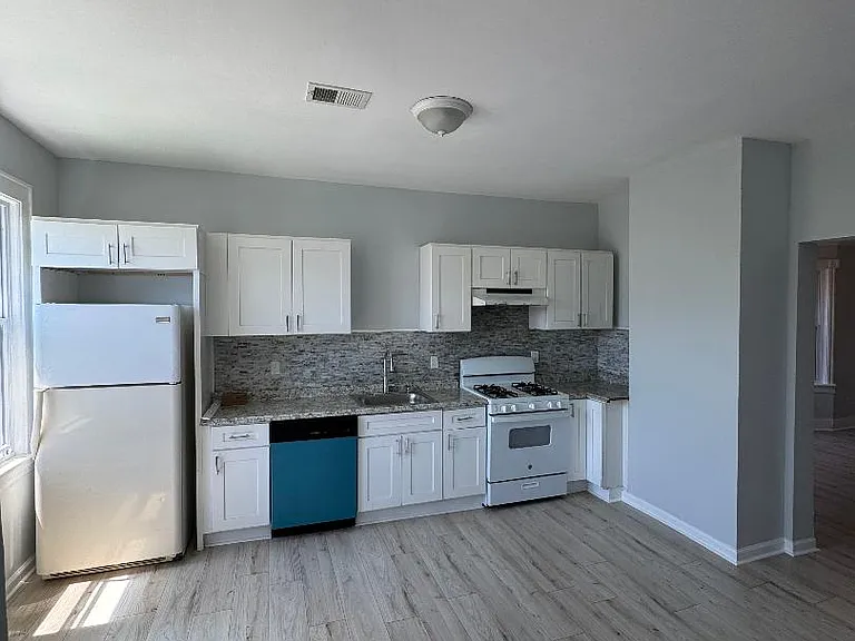 28 Niles St — Photo 2