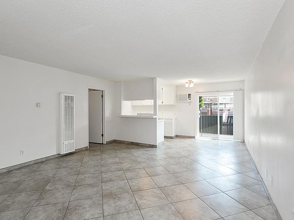 5th image of 905 N 3rd St APT 215