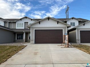 5927 S Spirea Ave, Sioux Falls, SD 57108