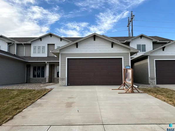 5927 S Spirea Ave, Sioux Falls, SD 57108