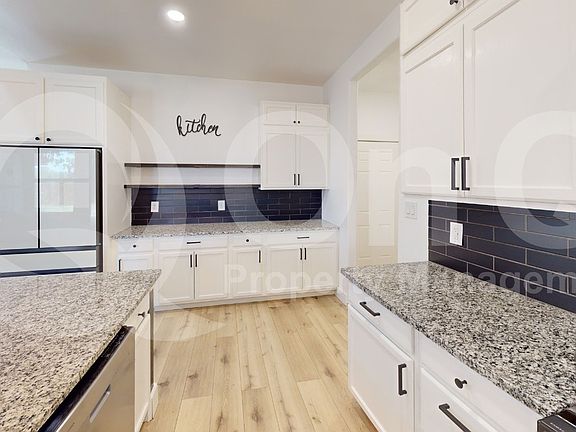 5th image of 821 Vickie Dr