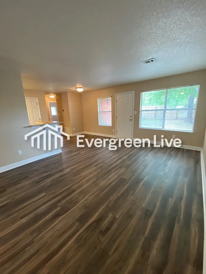 2 bed, 1.0 bath, 1476 sqft, $1,395 — Photo 4