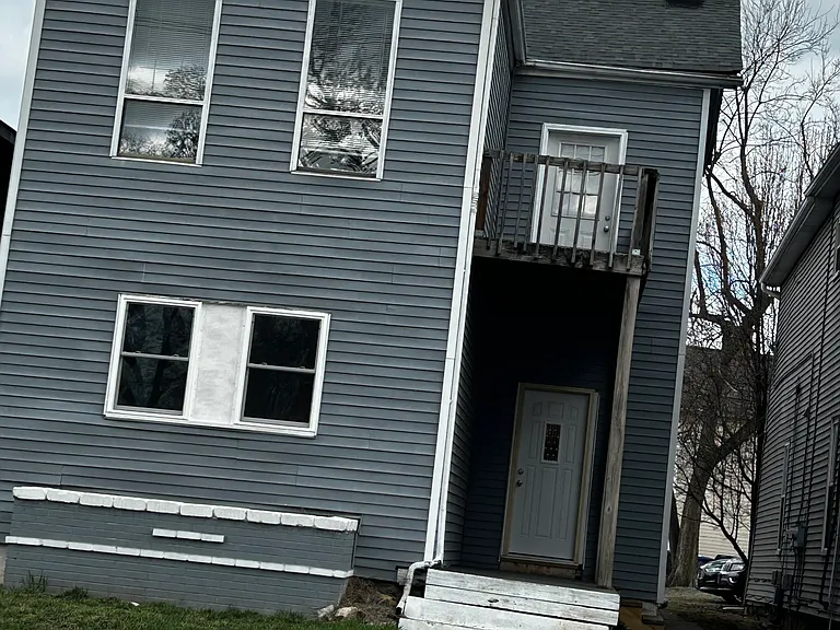 102-104 King Ave — Photo 1