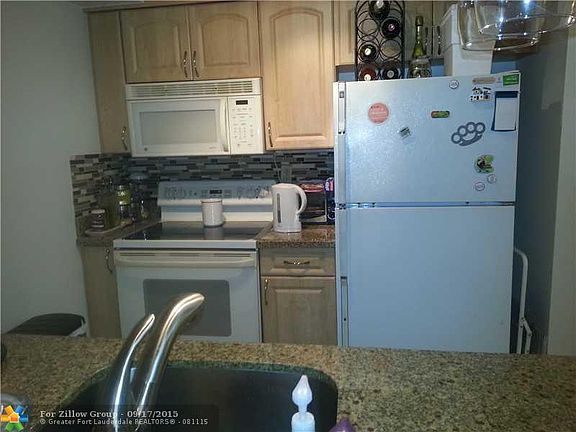 5th image of 6040 Shakerwood Cir APT 105