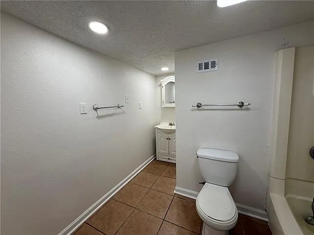 903 E Saint Bernard Hwy — Photo 15