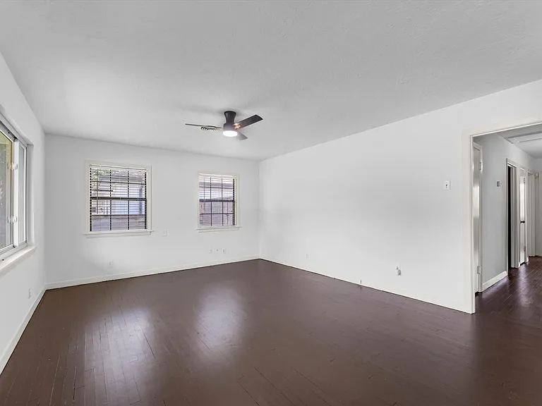 8549 Western Dr — Photo 3
