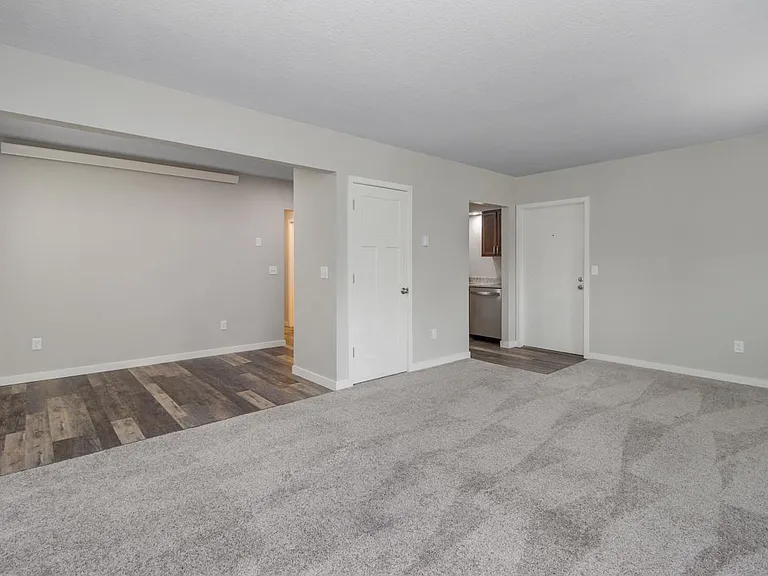 304 4th Ave NW #2 — Photo 4