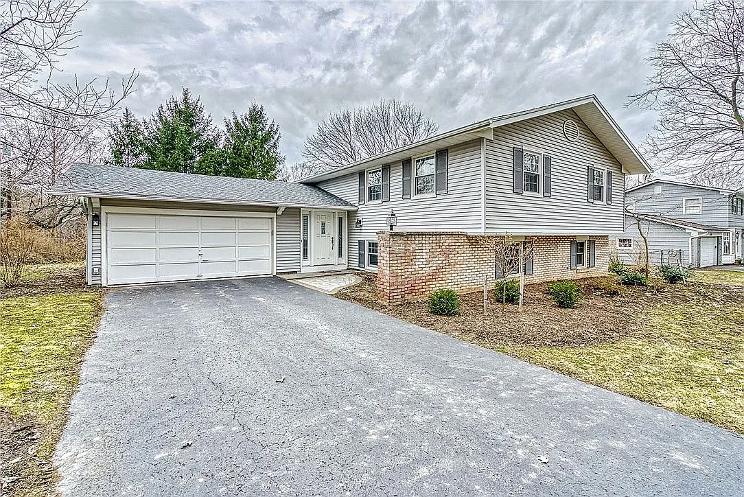 4 bed, 2359 sqft, $3,000 — Photo 1