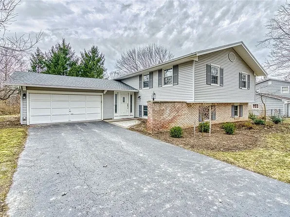 66 Stuyvesant Rd, Pittsford, NY 14534