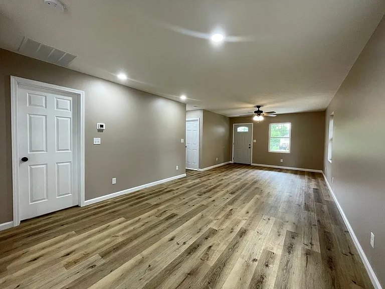 2200 Ash St — Photo 5