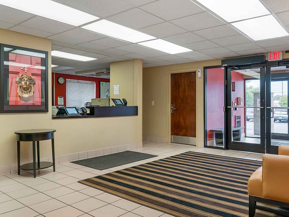 Lobby and Guest Check-in