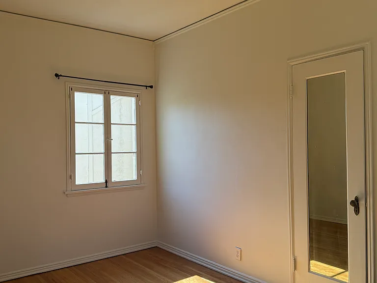 219 Quincy Ave — Photo 13