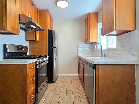 3rd image of 619 Buckeye St APT 4