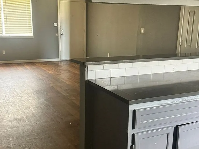 526 Wilkes St #5 — Photo 4