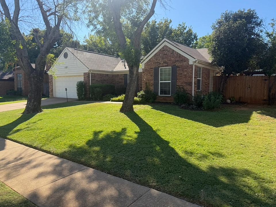 1st image of 2612 Forestview Dr