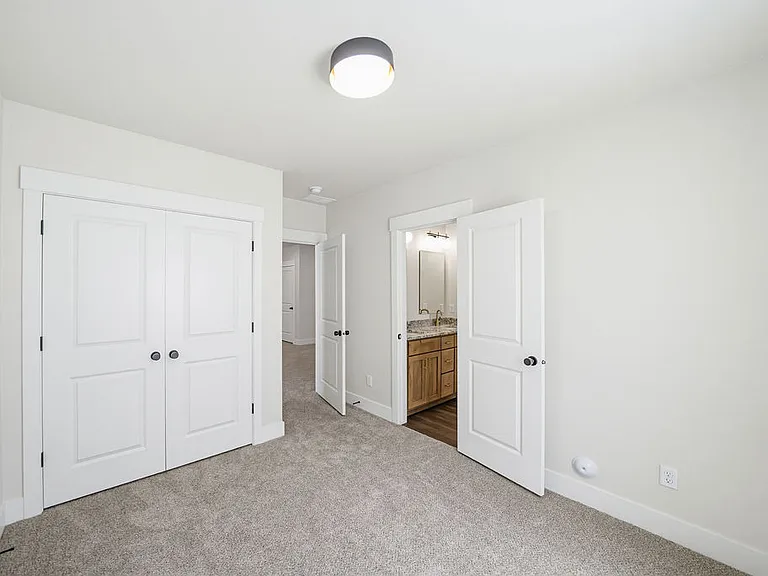 445 E River Ln — Photo 46