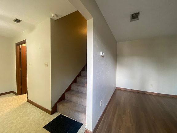 2nd image of 2261 Claremont Ln