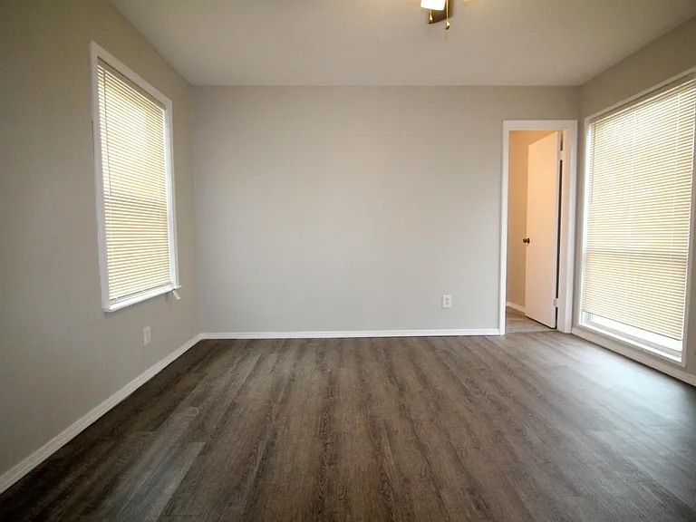10415 Losa Dr — Photo 21