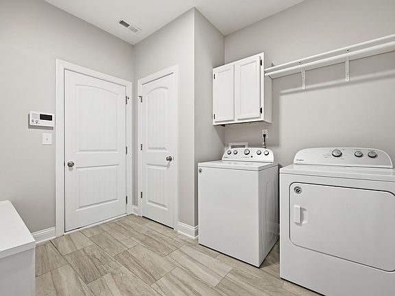3rd image of 511 Pondpine Ln