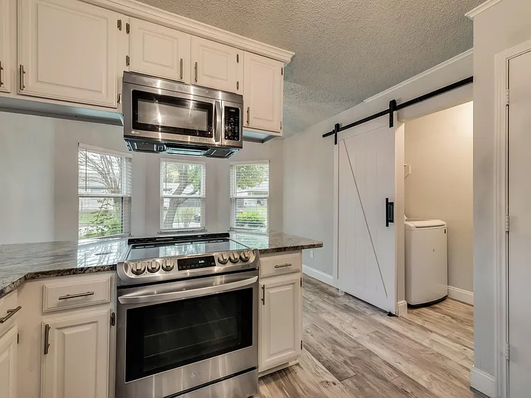 1002 Canary Ln — Photo 7