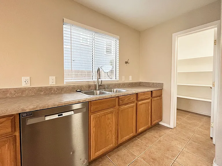 7253 W State Ave — Photo 12
