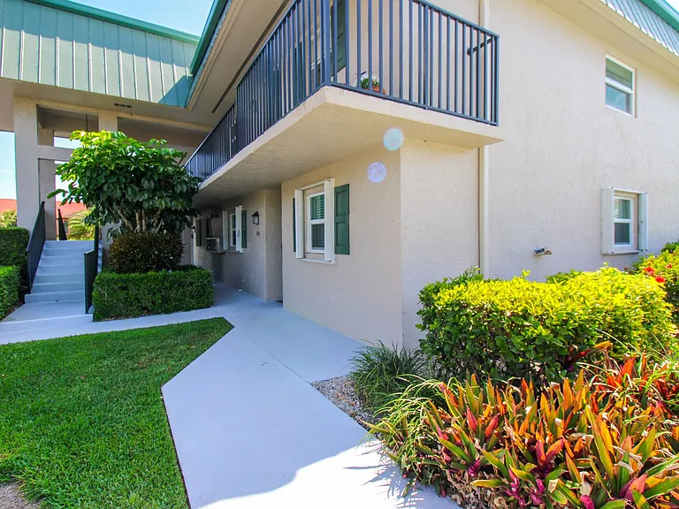 600 Valley Stream Dr #F9 — Photo 3