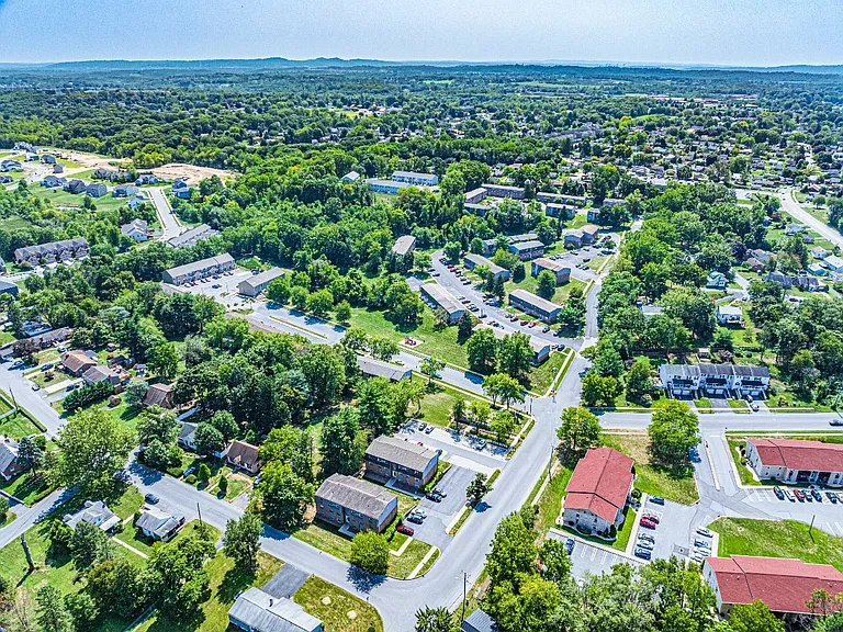 Colonial Glen — Photo 27