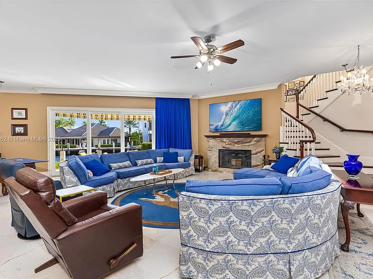 70 Bay Colony Ln — Photo 22