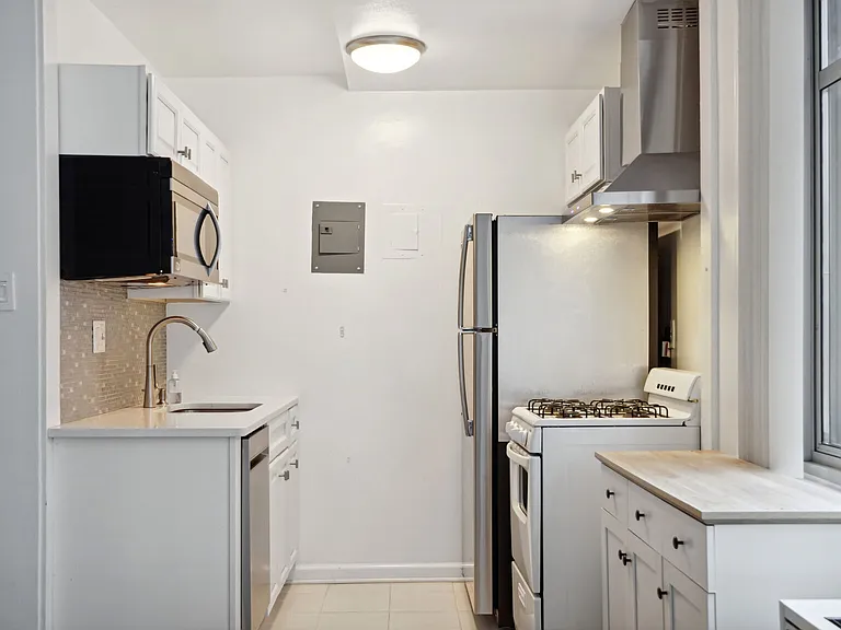 940 25th St NW #107 — Photo 9