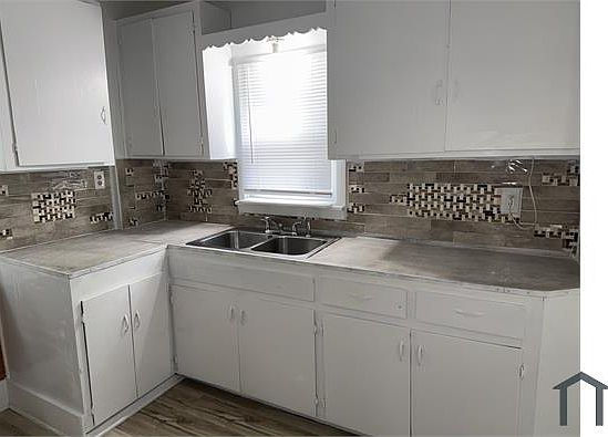 5th image of 2740 Albion St