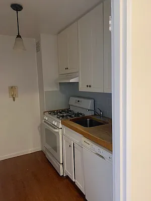Sold by Charles Greenthal Property Sales | media 18