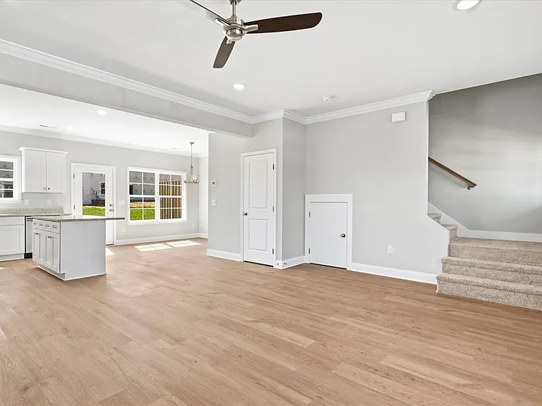 142 Andros Dr — Photo 2